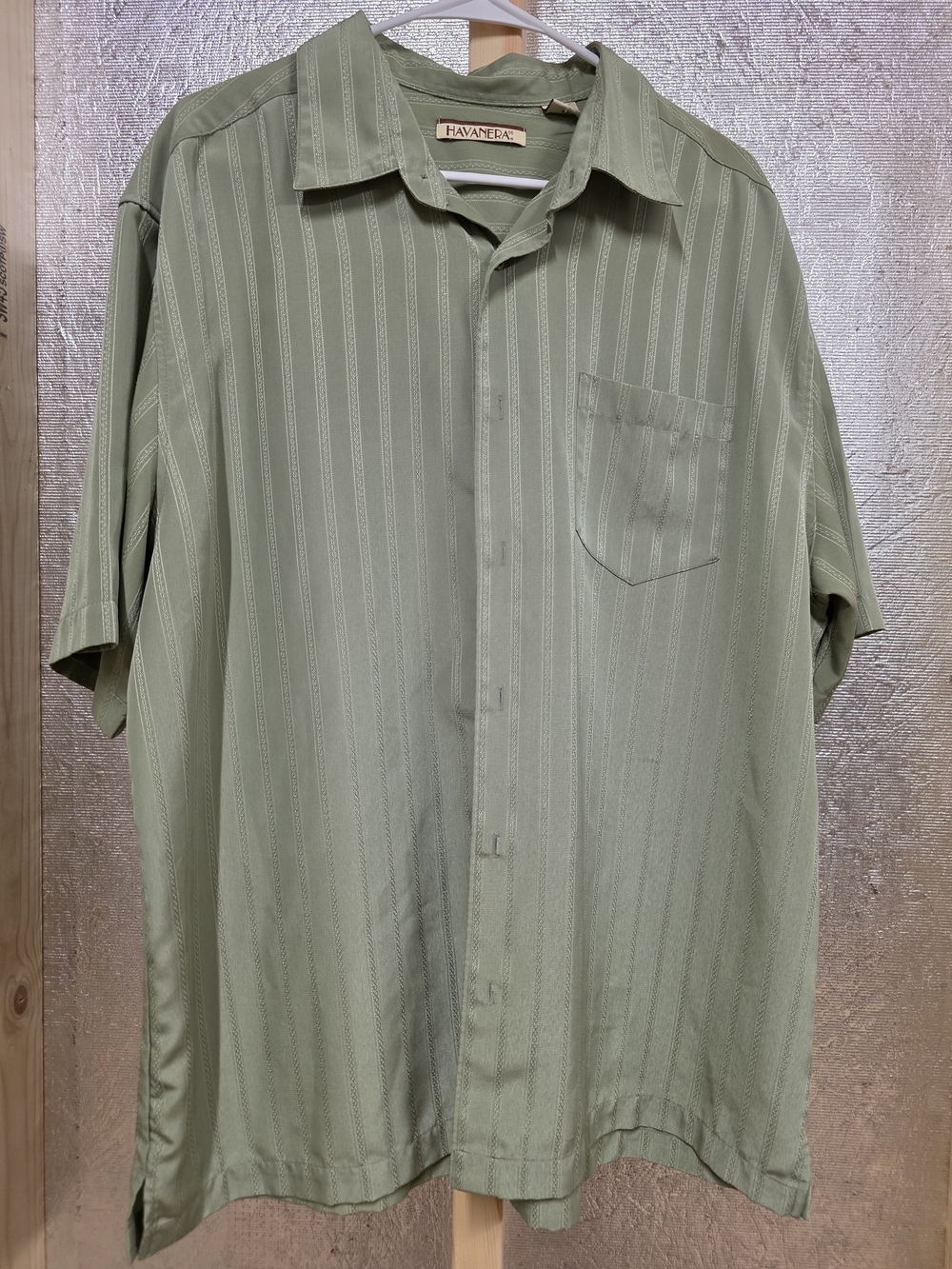 Mens Light Green Short-Sleeve Button-Down Shirt Size XL With Call Out